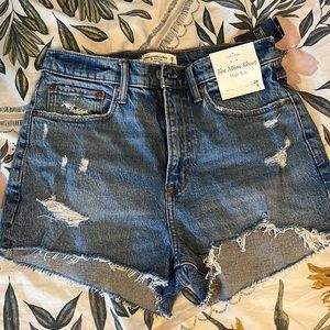 Abercrombie curve love mom short